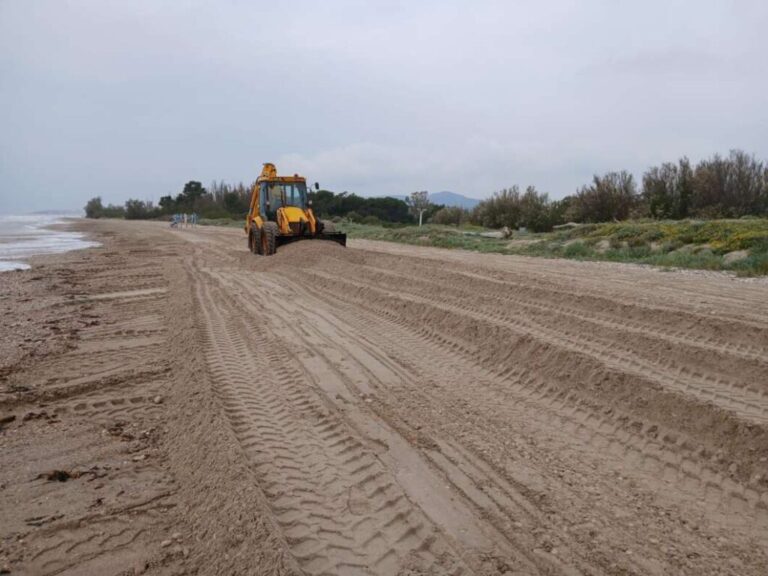 Cabanes inverteix 18.000 euros extra per a condicionar la platja de Torre la Sal i les urbanitzacions per a Pasqua