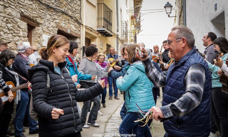 El Bureo de Castellfort reúne a más de 150 personas en una jornada de fiesta y hermandad