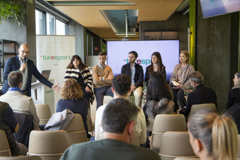 Turesport presenta en el Estadio de la Cerámica su próximo Congreso de Turismo Deportivo 2025