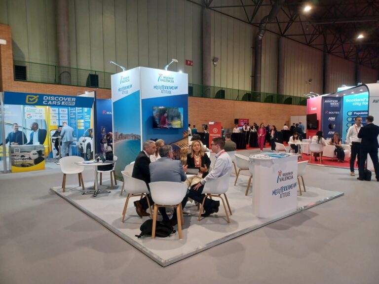 Turisme busca incrementar la conectividad aérea de la Comunitat en la feria Routes Europe