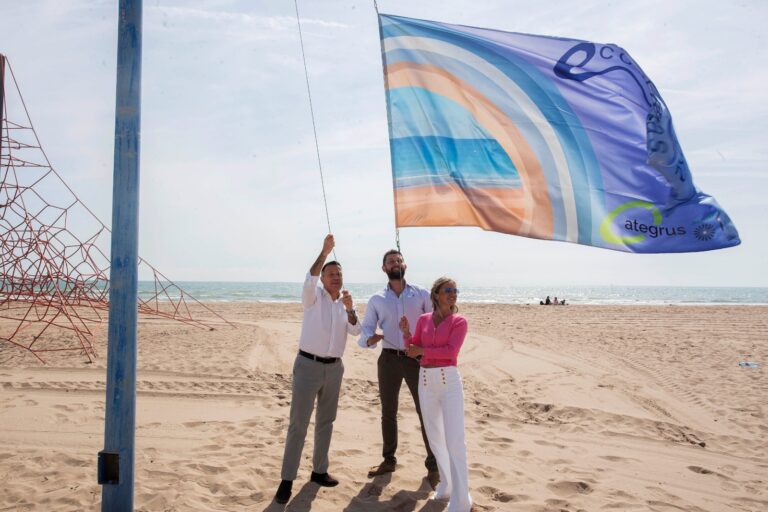 Las banderas Ecoplayas 2025 ya ondean en las playas de Burriana