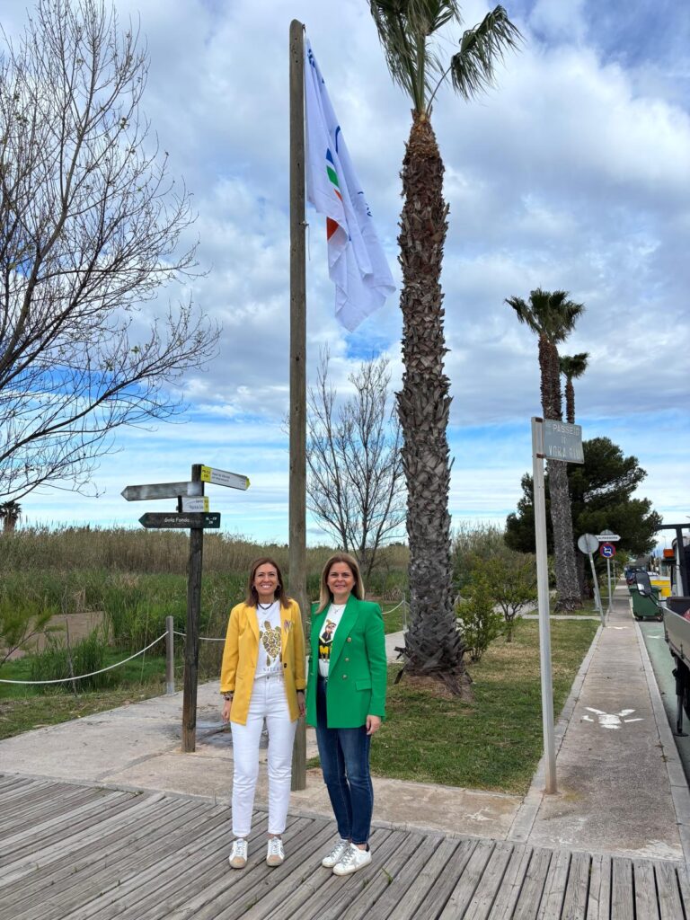 Ya ondea en Almassora la bandera del Sendero Azul