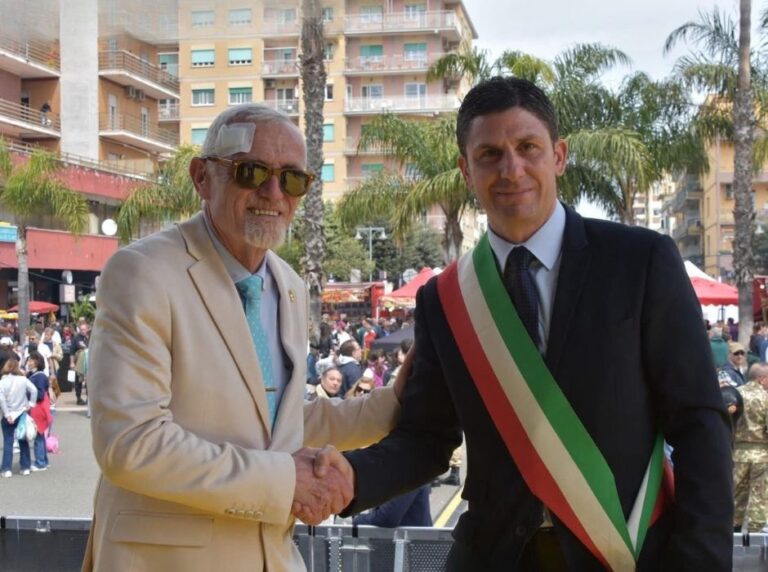 Benicarló reforça els llaços amb la ciutat agermanada de Ladispoli en la Fira de la Carxofa