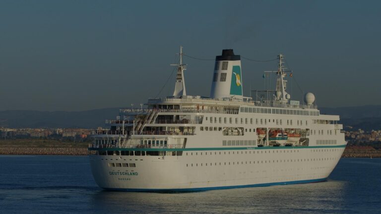 El crucero Deutschland hace escala en el puerto de Castellón
