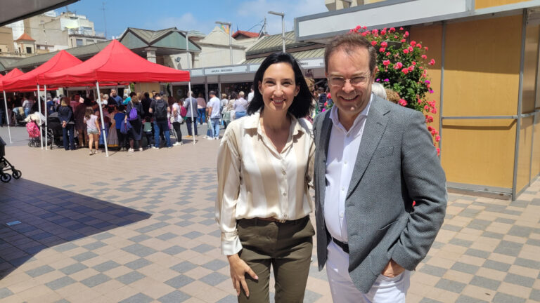 Javier Sierra y Luz Gabás inundan la Feria del Libro de lectores antes de su jornada final