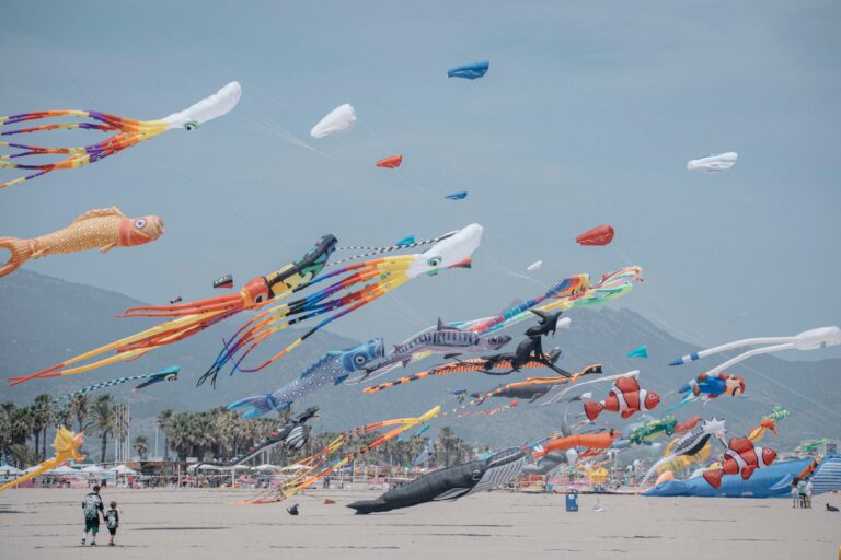 Las playas de Castellón se llenan en la primera jornada del II Festival del Viento