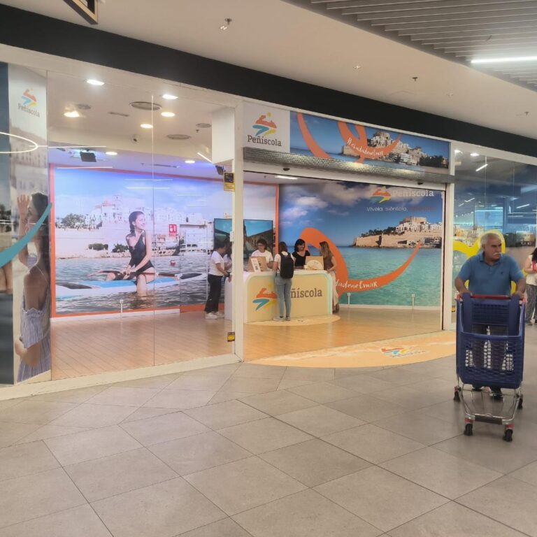 Peñíscola se promociona en Madrid con una campaña de impacto visual