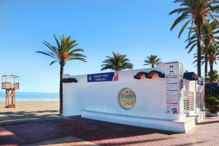 Turisme  refuerza el servicio Tourist Info este verano
