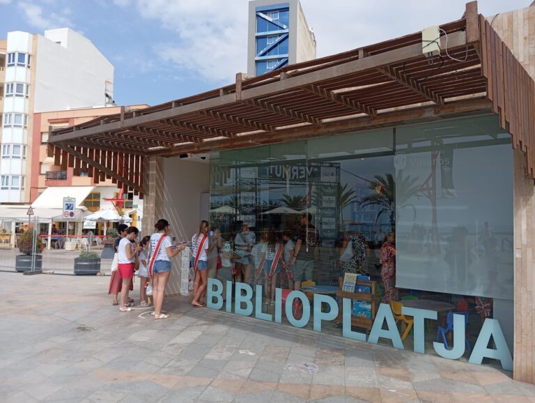 La Biblioplatja de Vinaròs comienza una nueva temporada