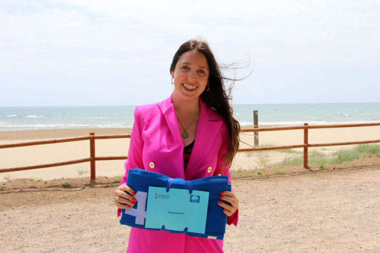 Torreblanca presenta el programa de actividades de verano en la playa Torrenostra