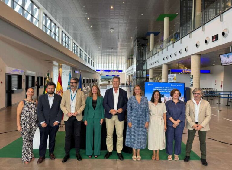 Dos líneas de autobús público acercarán el aeropuerto a toda la provincia