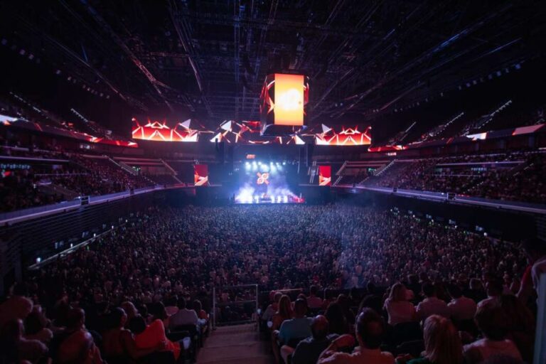 El Roig Arena supera con éxito su primer test ante 10.000 personas
