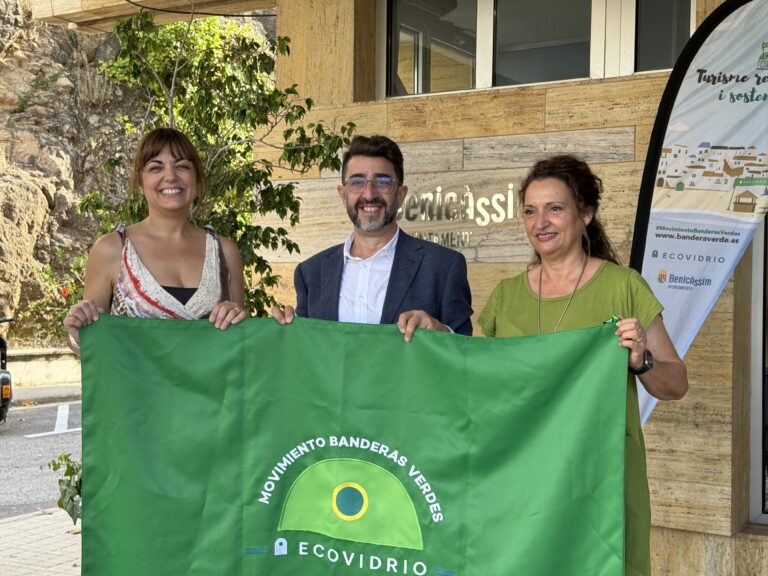 Benicàssim ya cuenta con las Banderas Verdes de Ecovidrio en sus playas