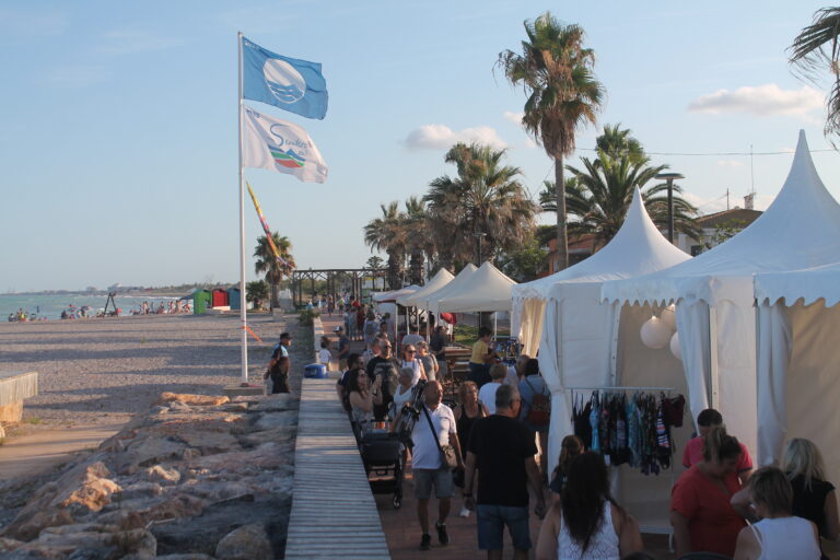 Almenara celebra la Fira Comercial d’Estiu a la Mar