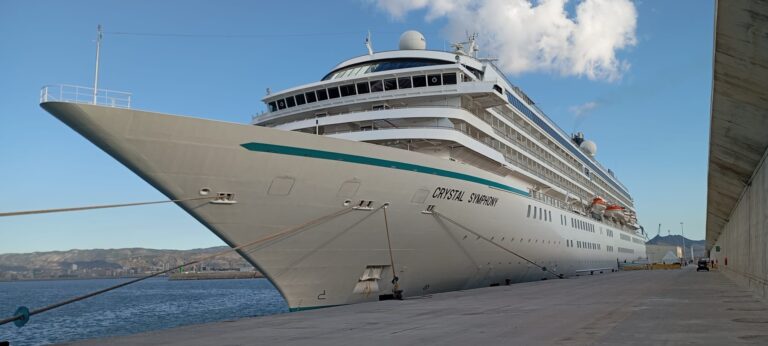 El buque ‘Crystal Simphony’ hace escala en PortCastelló