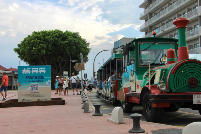 El tren turístico del Grao cierra el verano con más de 9.000 viajeros
