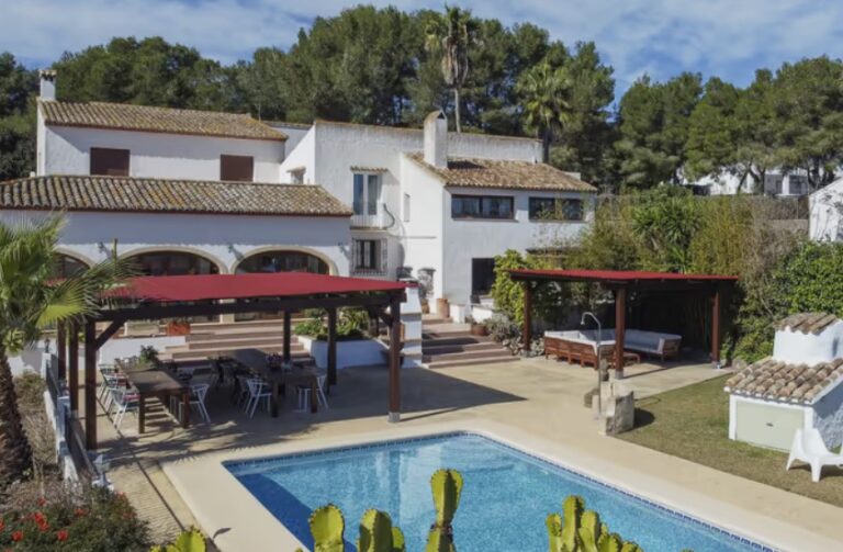 Los anfitriones españoles se adaptan a los cambios regulatorios