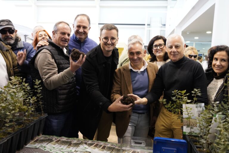 La Villa de El Toro se viste de negro