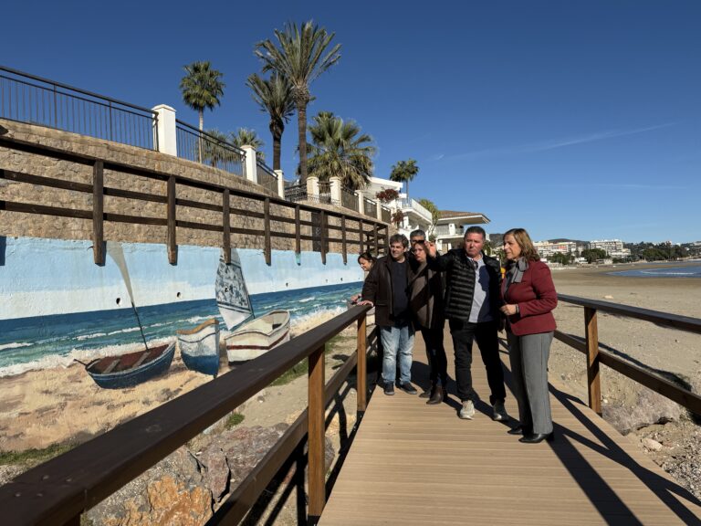 Benicàssim embellece sus playas con  murales exteriores de gran formato