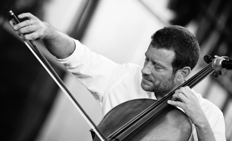 El violoncel·lista Matthieu Saglio en concert a l’Auditori de Castelló de la mà de l’IVC