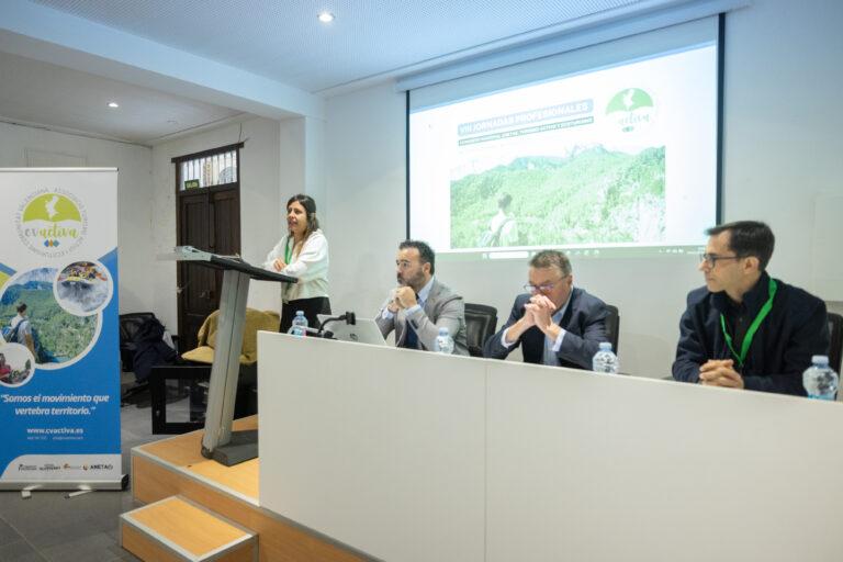 Israel Martínez inaugura les Jornades Professionals de Turisme Actiu celebrades a Montanejos
