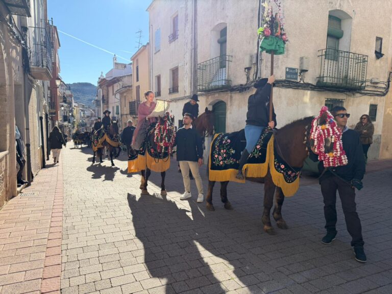 Albocàsser inicia la fiesta de Sant Antoni con el pregón