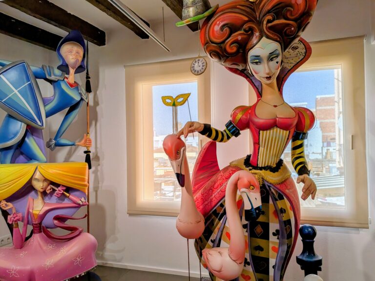 Benicarló posa en valor la seua tradició fallera amb una exposició permanent