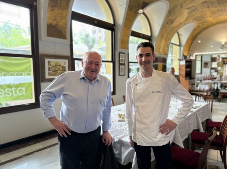 Épico inicio de las fiestas de la Magdalena en Lino Restaurant