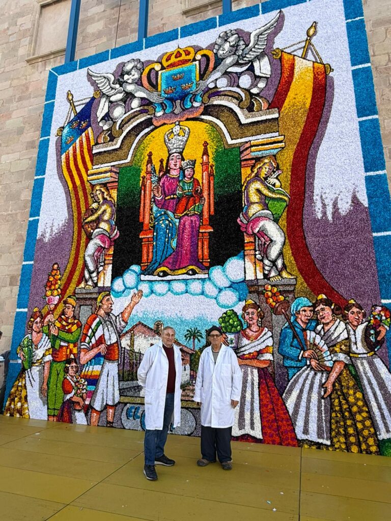 Burriana estrena el tapiz de las Fallas inspirado en el Clot de la Mare de Déu