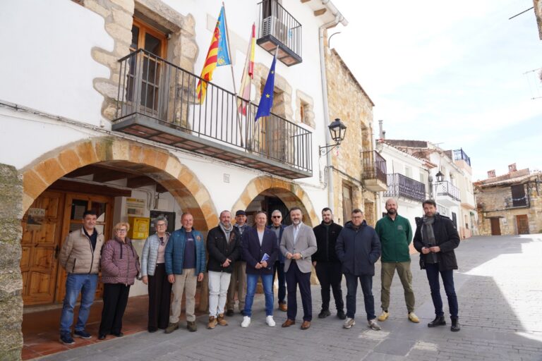 Los empresarios turísticos de Pobla de Benifassà comparten con el Consell retos de futuro