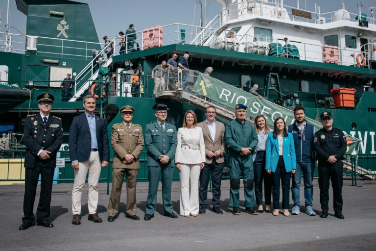 Visita institucional a embarcaciones participantes en Escala a Castelló