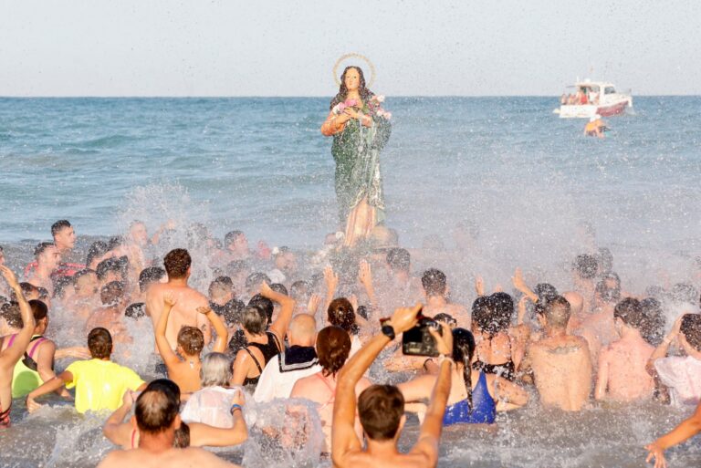 Moncofa se prepara para recibir por mar a Santa María Magdalena en el tradicional Desembarco