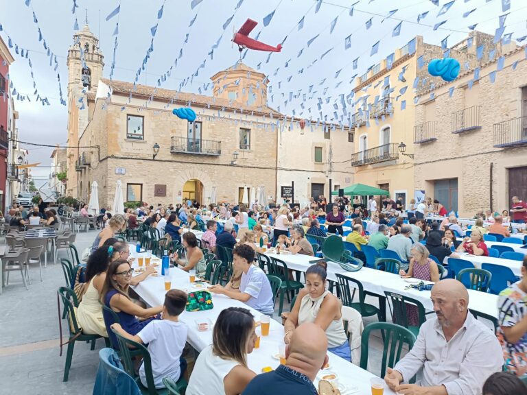 'Degusta Culturas' reúne a vecinos y visitantes de Sant Jordi en torno a la gastronomía y la solidaridad  